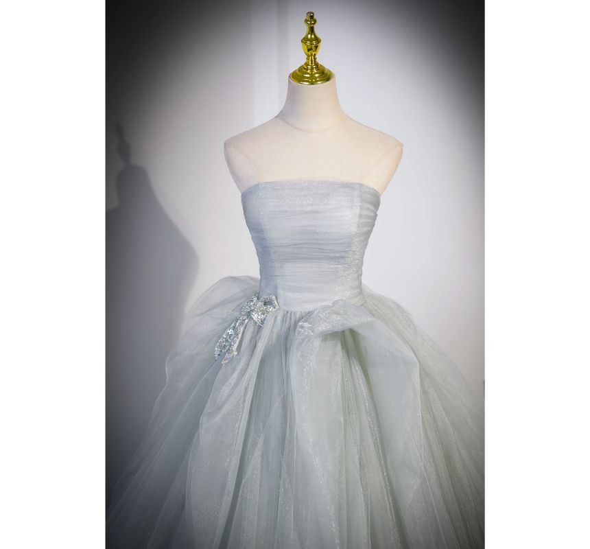 Robe de soirée tube trapèze en maille froncée avec nœud uni