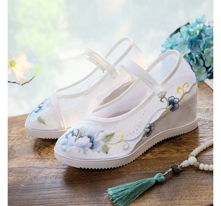 Pointed Wedge Embroidered Mary Jane Shoes