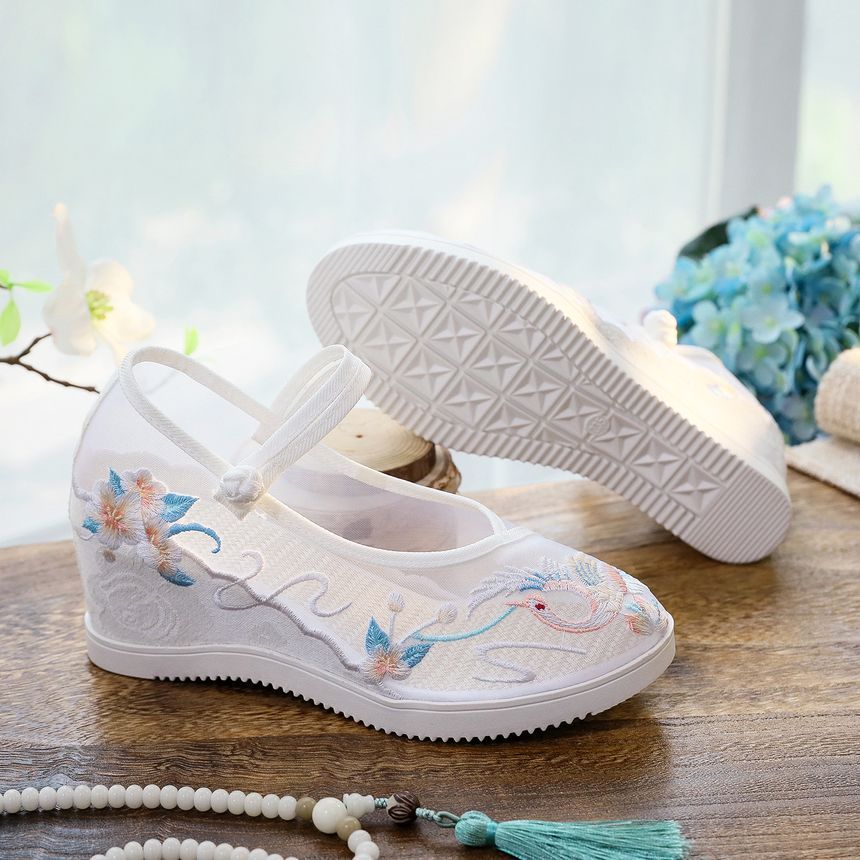 Pointed Wedge Embroidered Mary Jane Shoes