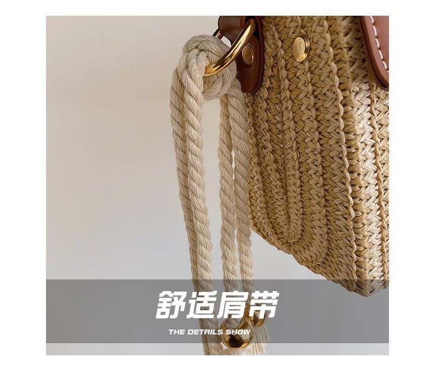 Tassel Detail Straw Flap Crossbody Bag