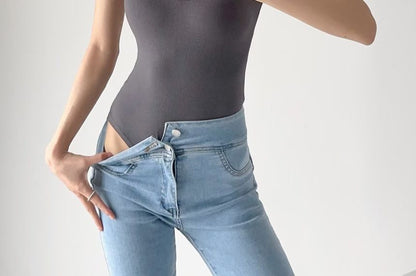 Plain Sleeveless Neck Bodysuit Scoop Top