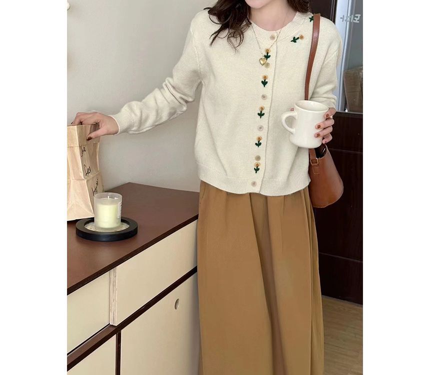 Plain Floral Neck Crew Cardigan