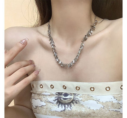 Necklace Leaf Fringed Lariat