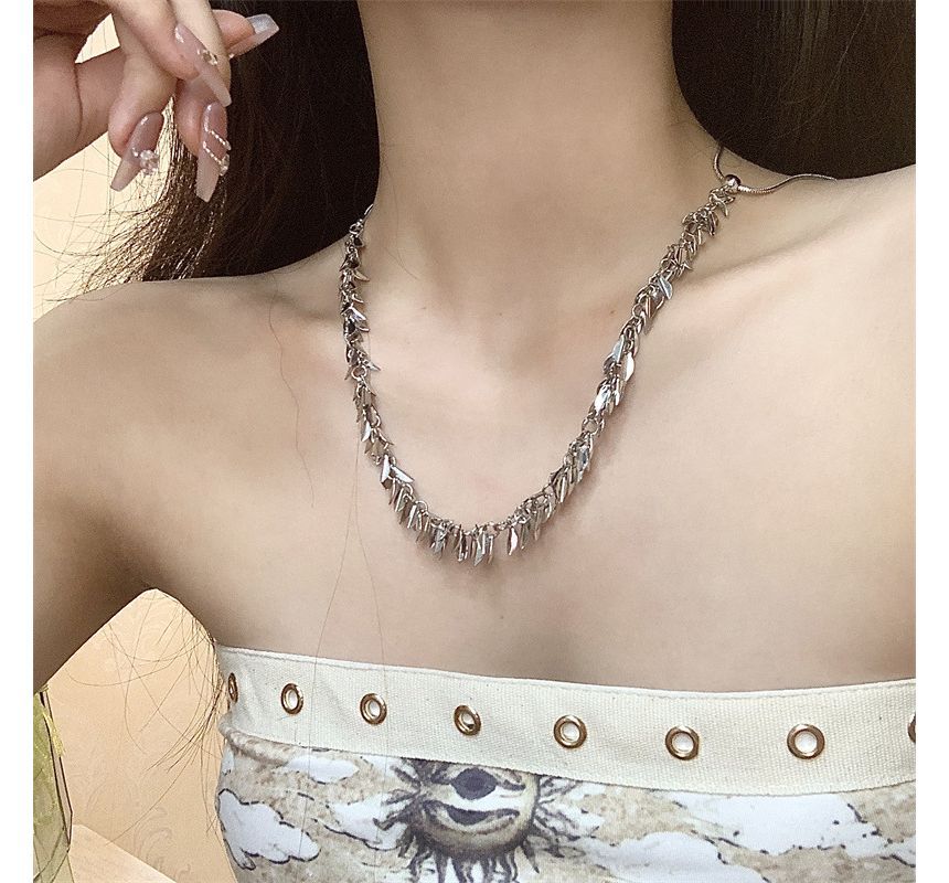 Necklace Leaf Fringed Lariat