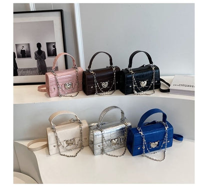 Grain Flap Crossbody Croc Heart Buckled Bag