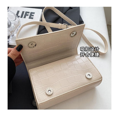 Grain Flap Crossbody Croc Heart Buckled Bag