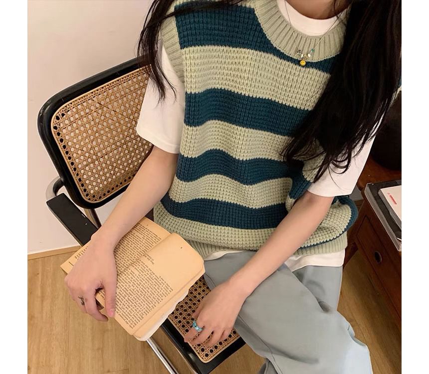 Sleeveless Striped Knit Round Vest Neck