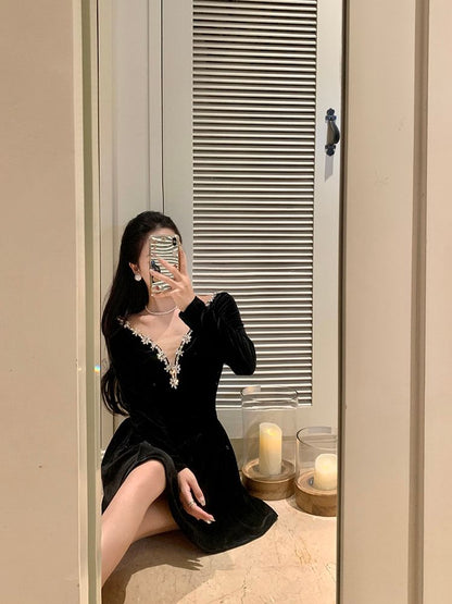 Long-Sleeve Off Shoulder Plain Rhinestone Velvet Mini A-Line Cocktail Dress