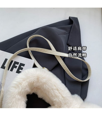 Sac à bandoulière moelleux brodé avec œil