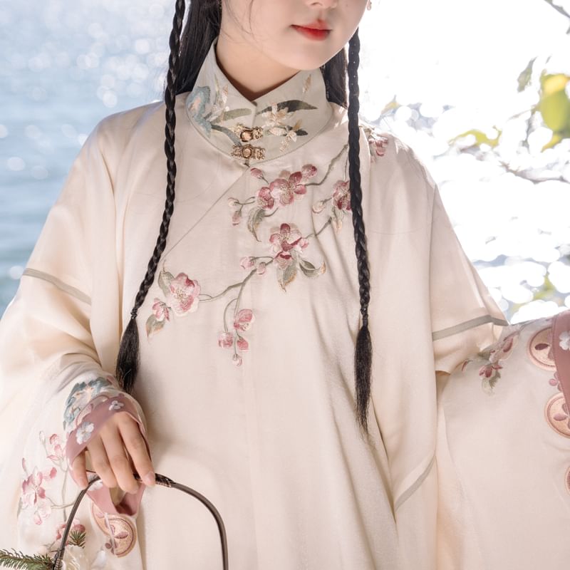 Long-Sleeve Floral Embroidered Hanfu Top / Fluffy Collar Vest / High Waist Floral Print Mamian Skirt / Sash / Set