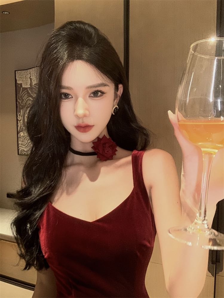 Sleeveless Plain Back Velvet V-Neck Open Mermaid Evening Gown