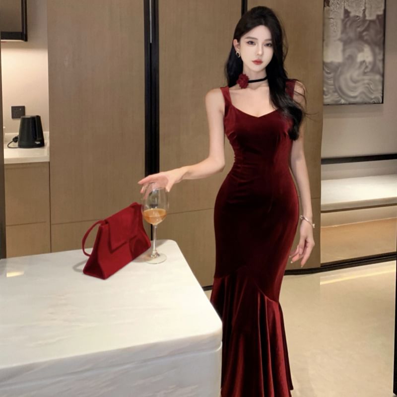 Sleeveless Plain Back Velvet V-Neck Open Mermaid Evening Gown