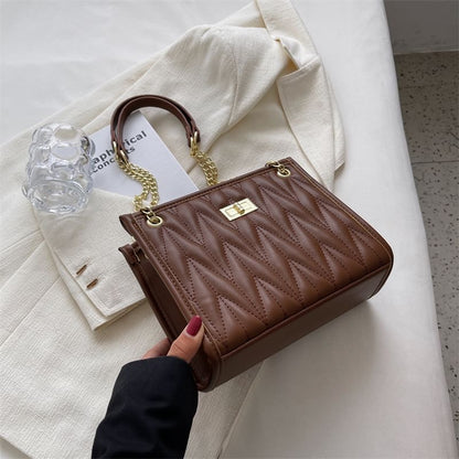 Sac à bandoulière matelassé en similicuir avec bandoulière en chaîne