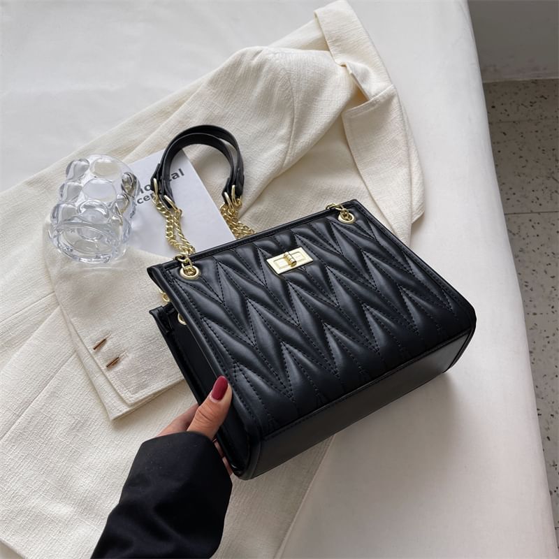 Sac à bandoulière matelassé en similicuir avec bandoulière en chaîne