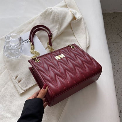 Sac à bandoulière matelassé en similicuir avec bandoulière en chaîne