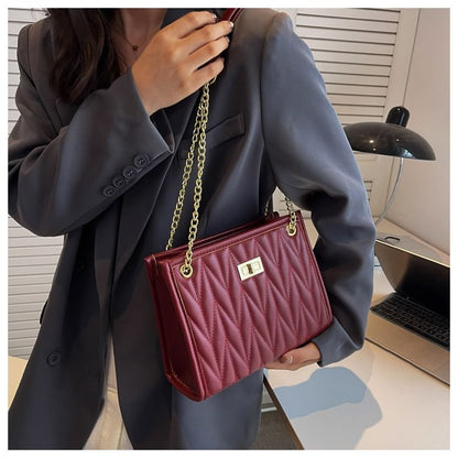 Sac à bandoulière matelassé en similicuir avec bandoulière en chaîne