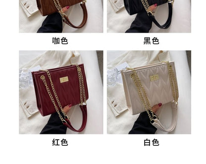 Sac à bandoulière matelassé en similicuir avec bandoulière en chaîne