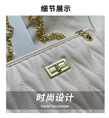 Sac à bandoulière matelassé en similicuir avec bandoulière en chaîne