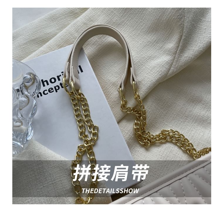 Sac à bandoulière matelassé en similicuir avec bandoulière en chaîne