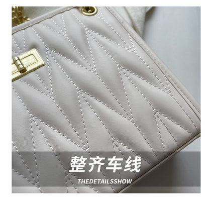 Sac à bandoulière matelassé en similicuir avec bandoulière en chaîne