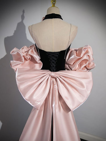 Robe de soirée fourreau à col licou et nœud dans le dos