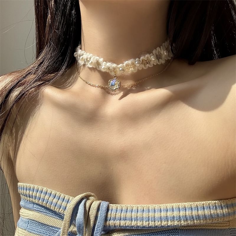 Alloy Rhinestone Layered Yarn Choker