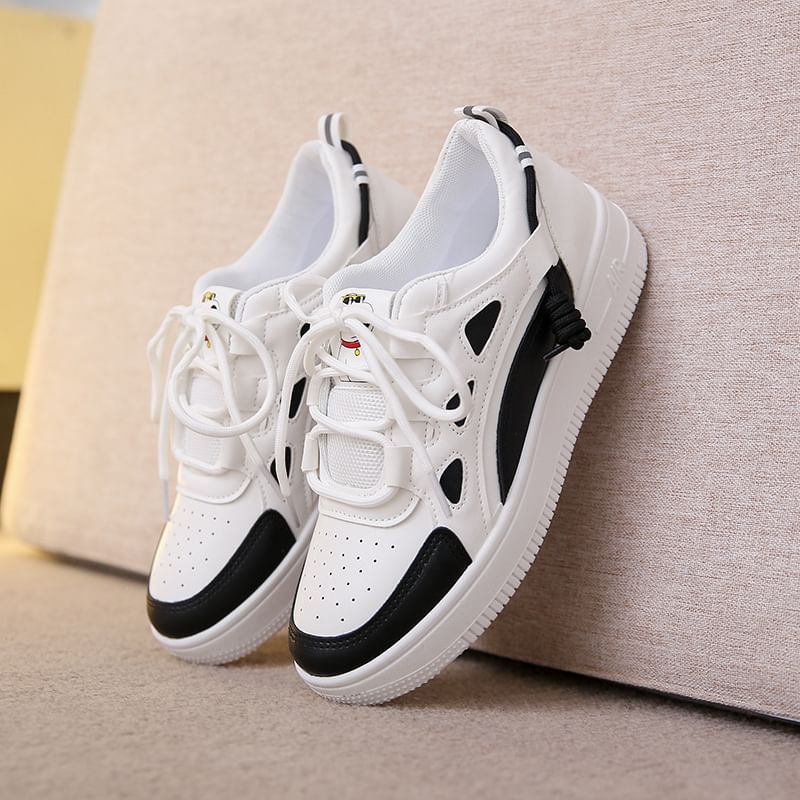 Applique Contrast Trim Lace-Up Platform Sneakers