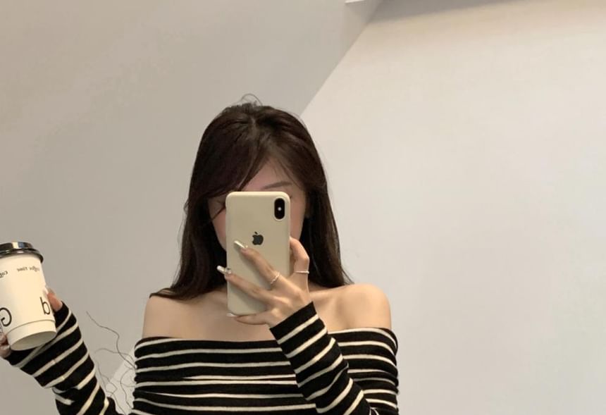 Slim-Fit Long-Sleeve Knit Striped Top