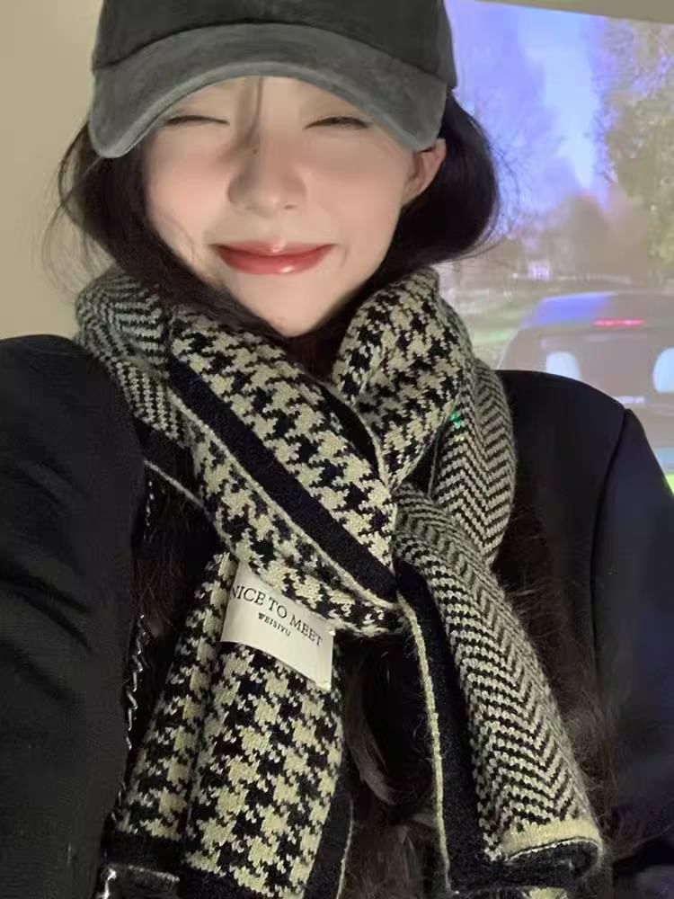 Houndstooth Knit Scarf