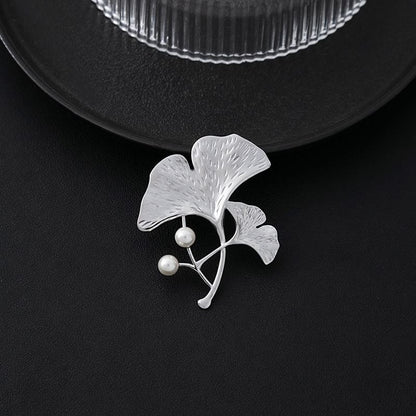 Broche en fausses perles de ginkgo