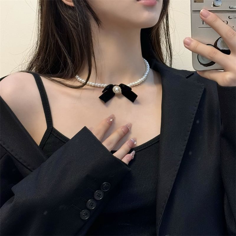 Pearl Necklace Velvet Faux Bow