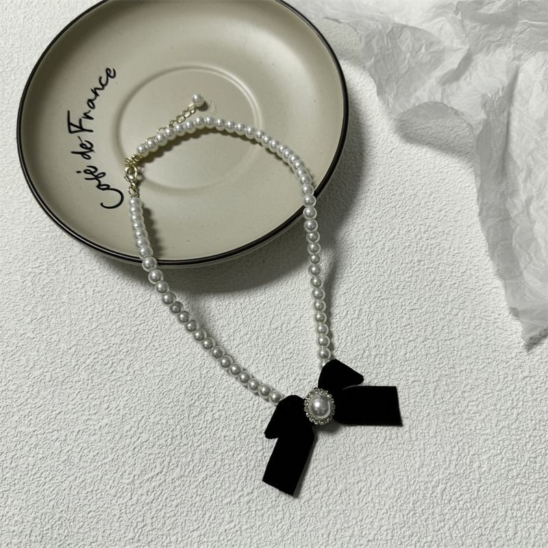Pearl Necklace Velvet Faux Bow