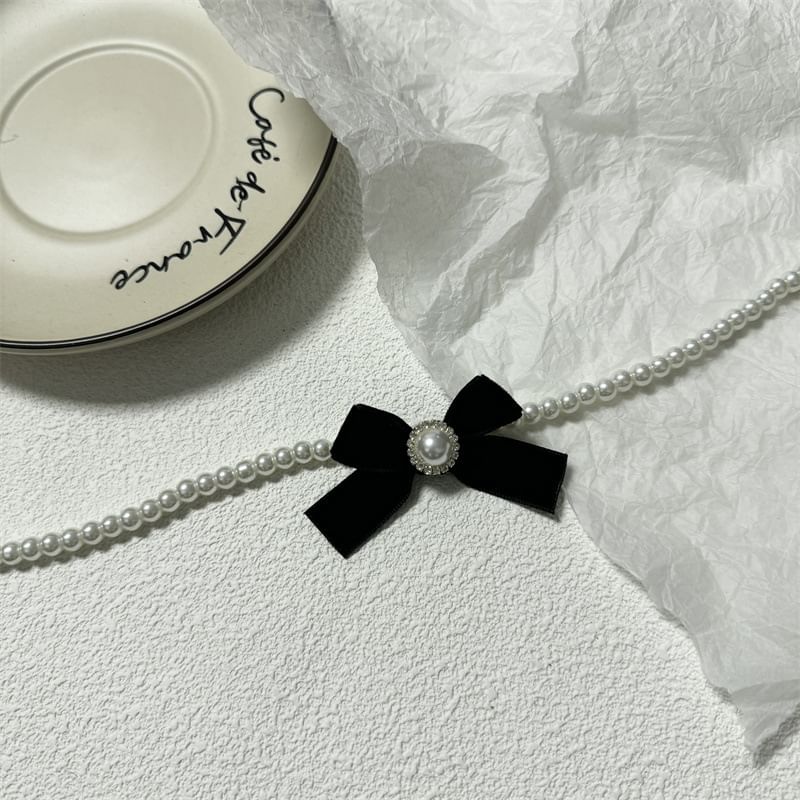 Pearl Necklace Velvet Faux Bow