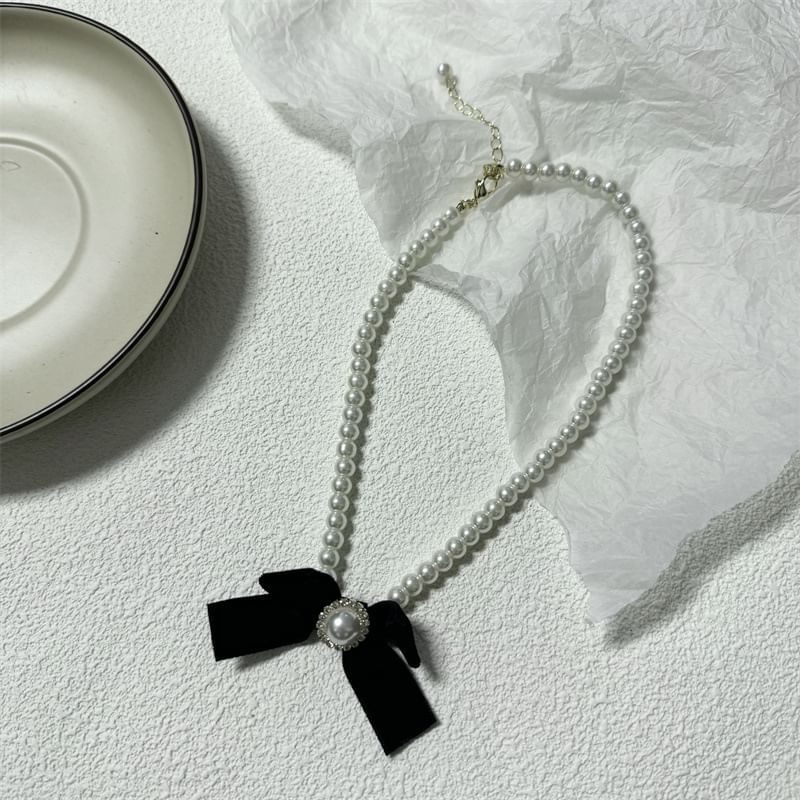 Pearl Necklace Velvet Faux Bow