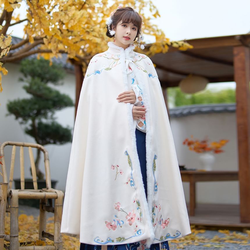 Stand Collar Floral Embroidered Fluffy Trim Tie Front Hanfu Cape