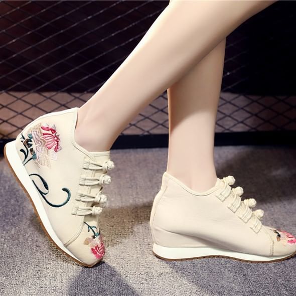 Sneakers Wedge Embroidered Hidden Flower