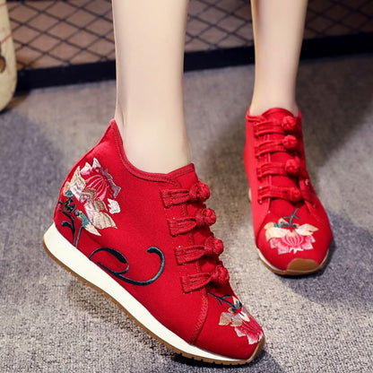 Sneakers Wedge Embroidered Hidden Flower