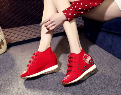 Sneakers Wedge Embroidered Hidden Flower