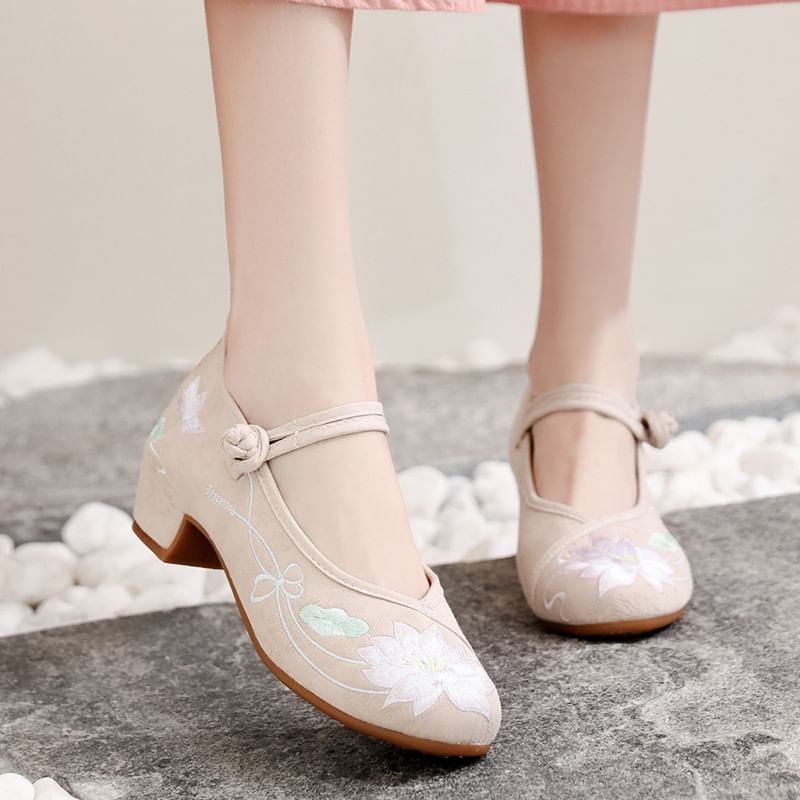 Block Embroidered Jane Mary Flower Heel Pumps