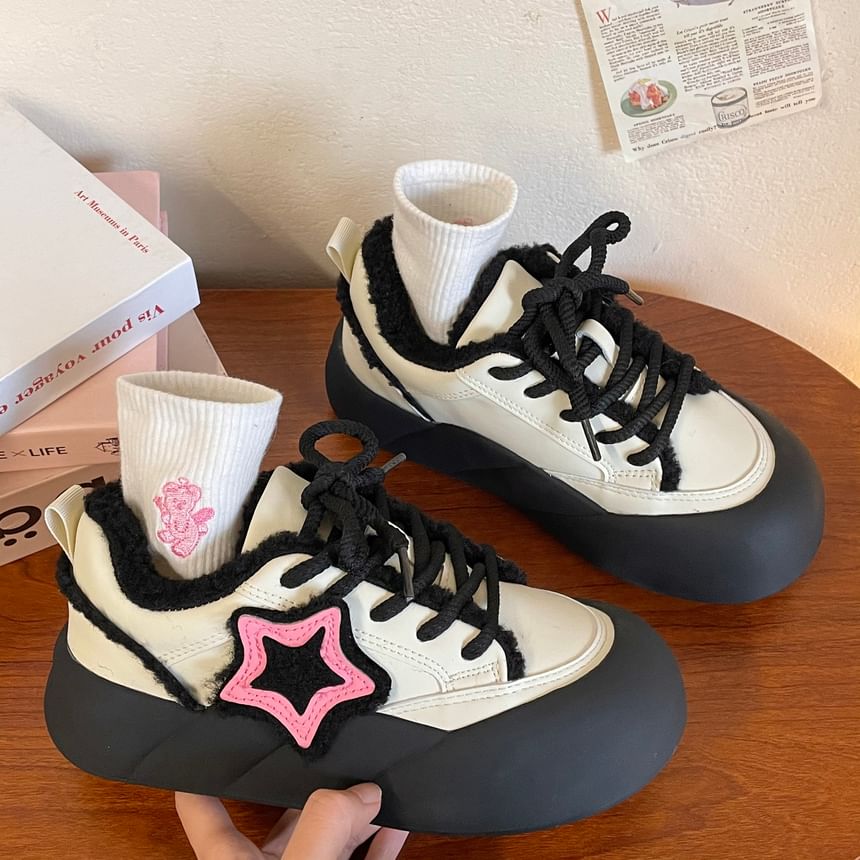 Applique en dentelle étoilée