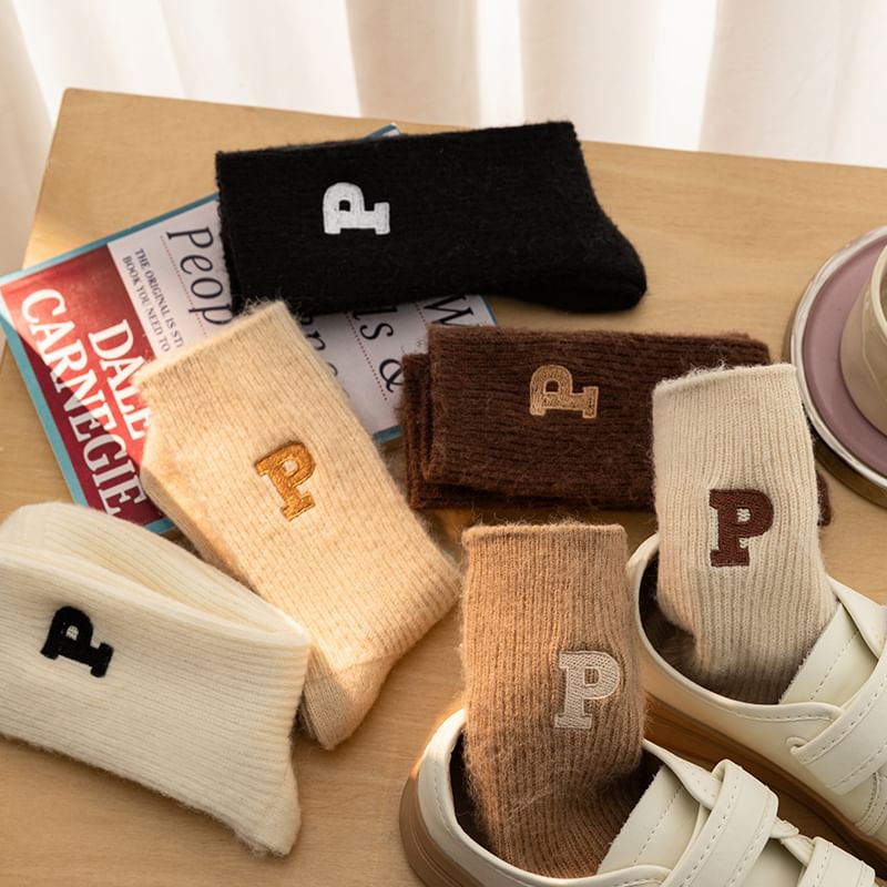 Chaussettes côtelées avec lettres brodées