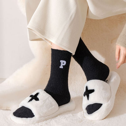 Chaussettes côtelées avec lettres brodées