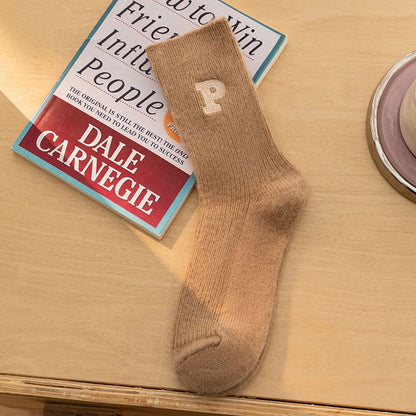 Chaussettes côtelées avec lettres brodées