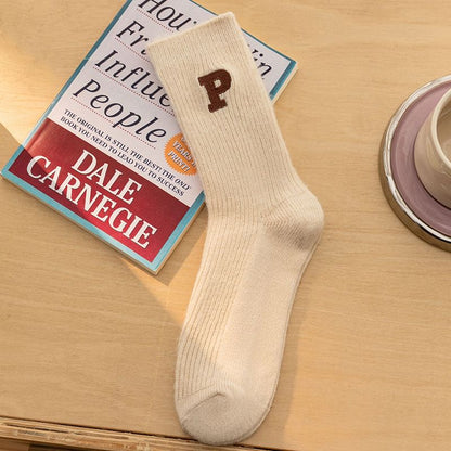 Chaussettes côtelées avec lettres brodées