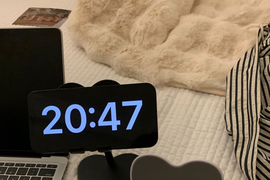 Heart Plastic Desktop Phone Stand