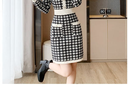 Long-Sleeve Crew Neck Patterned Knit Mini Sheath Dress