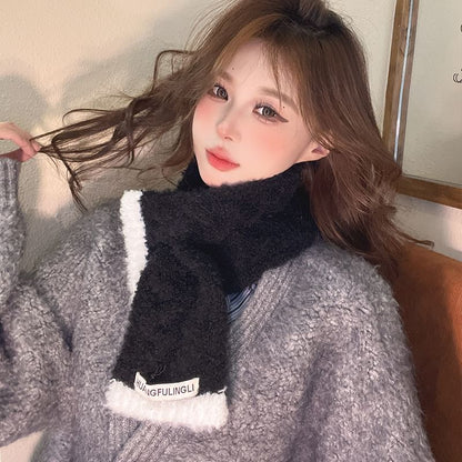 Contrast Trim Scarf Applique Label