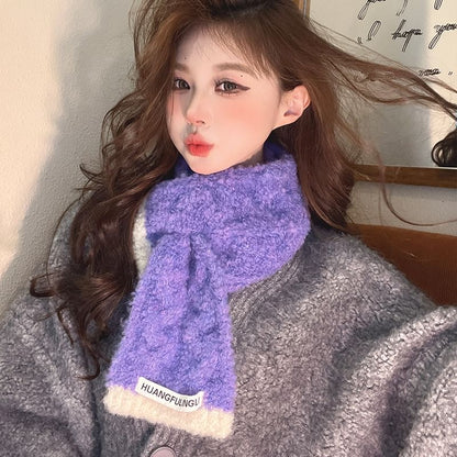 Contrast Trim Scarf Applique Label