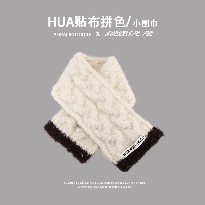 Contrast Trim Scarf Applique Label