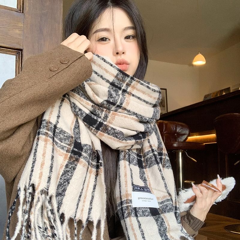 Plaid Tasseled Scarf